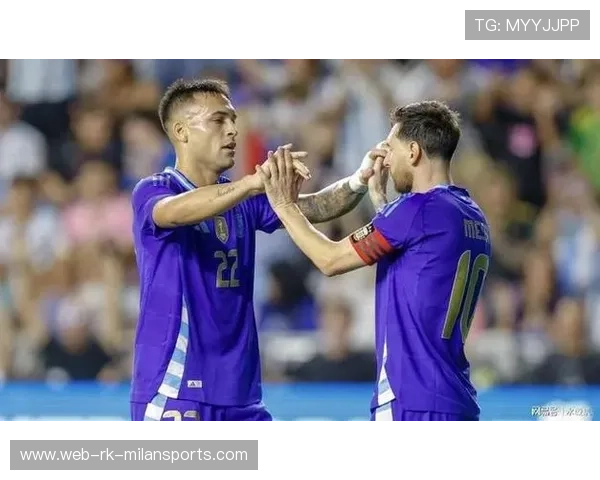 劳塔罗快速分球组织反击：瞬间决定胜负的战术艺术