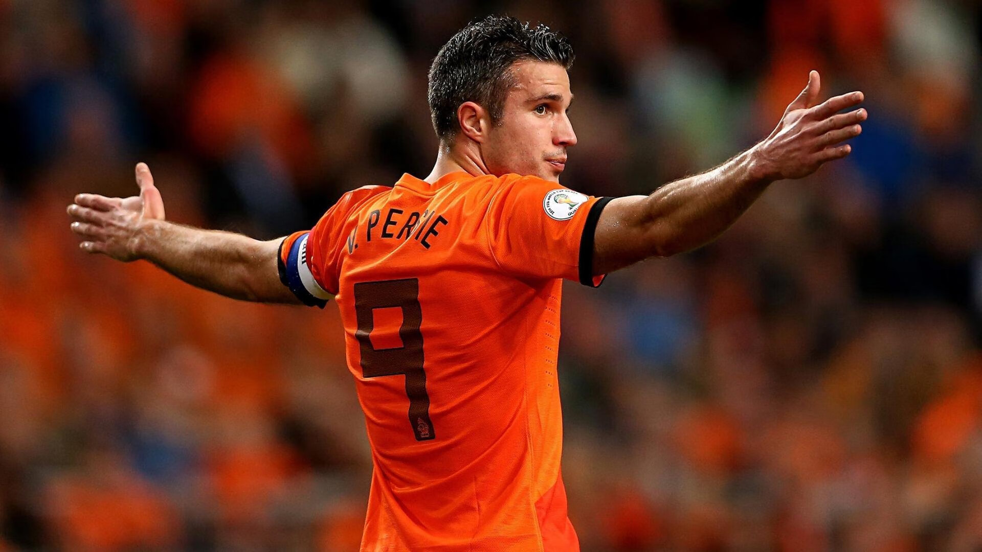 排球“教练站二传位”趣味赛 战术布置从场内发出